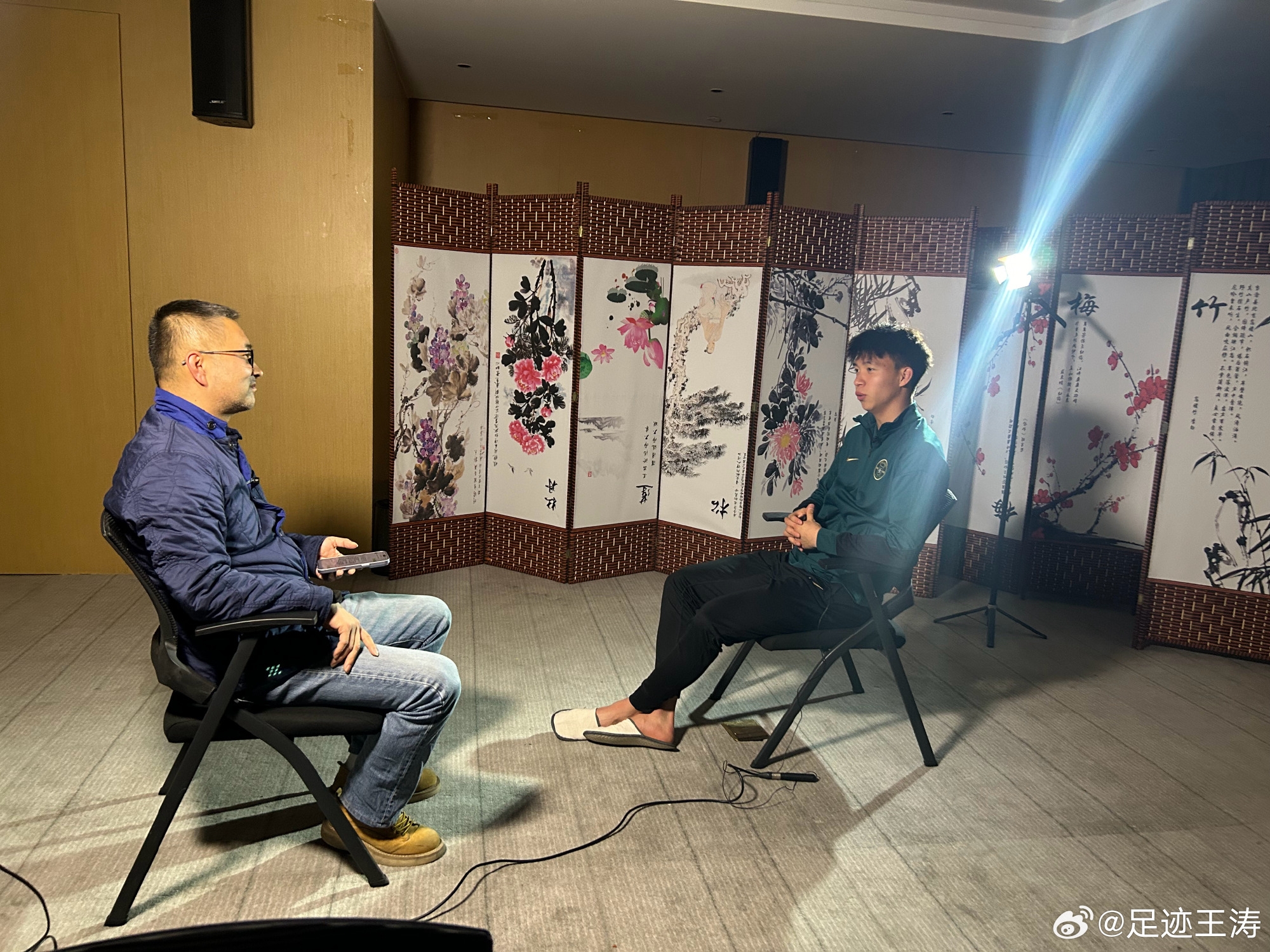  記者：王鈺棟視韋世豪為偶像&想加他微信，現(xiàn)進了國足不知加到?jīng)]
