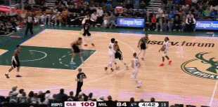  舉火燒天！阿倫順下暴力隔扣大洛 騎士轟出一波13-0打停雄鹿