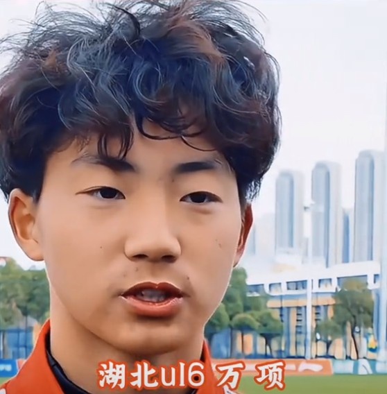  萬項談全運會吊射破門：發(fā)現(xiàn)門將站位不是很好，就很自信的射門