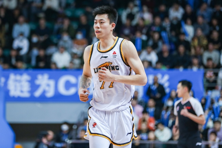  復(fù)出還要找狀態(tài)！張鎮(zhèn)麟半場6中1僅拿2分1板4助1斷