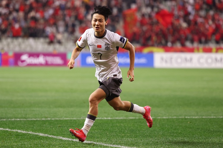  媒體人：朱鵬宇、毛偉杰踢中甲時(shí)我就夸了，中國足球需偶像球星